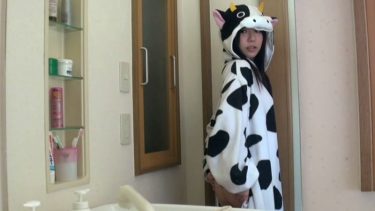 妹の着ぐるみパジャマにイタズラしてぷり尻丸見え状態！恥かしがる姿に勃起。お兄ちゃんのバカ！！