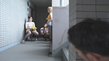 暑いからノーパンノーブラ パンストで過ごす近所のお姉さんの剛毛マン毛が見えちゃった！？エロ過ぎるパンストまん毛にムラムラしていたらスケベなお姉さんの方から誘惑してくれました！！