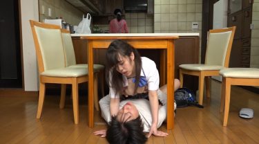 パンツ見せつけ女子○生に我慢できず手を出したら、家族にこっそり隠れながらエッチを求めてくるので困ったけど、ヤッた。