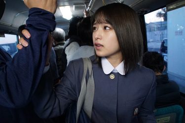 「気弱な子だと思ったら…」痴○したオヤジを死角に連れ込み精子が出なくなるまで説教射精させる痴女子○生